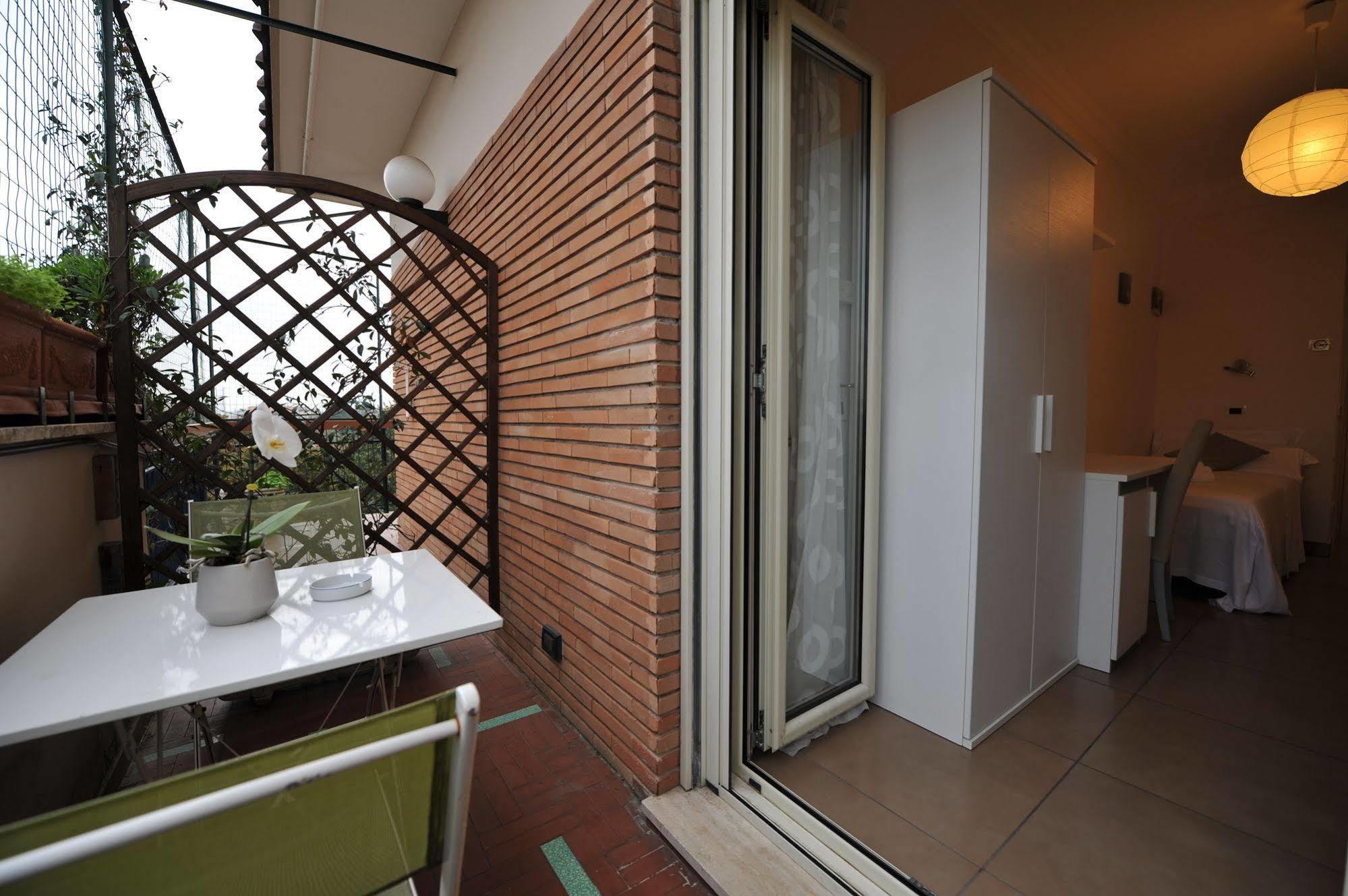 Roof Garden Zaccardi Bed & Breakfast Rome